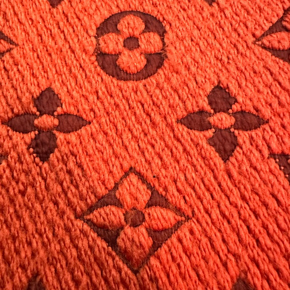 Louis Vuitton Logomania Scarf M75095 - Picture 5 of 10